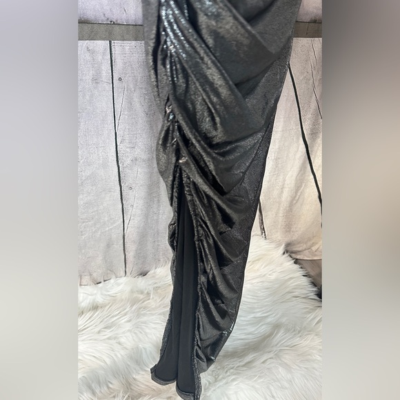 Metallic ruffle dress. - Picture 6 of 7